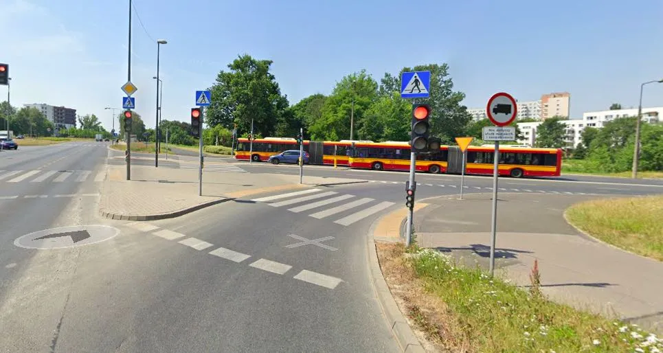 Oto najgłupsze skrzyżowanie w Warszawie. Wrzuca rowerzystom światła w szprychy