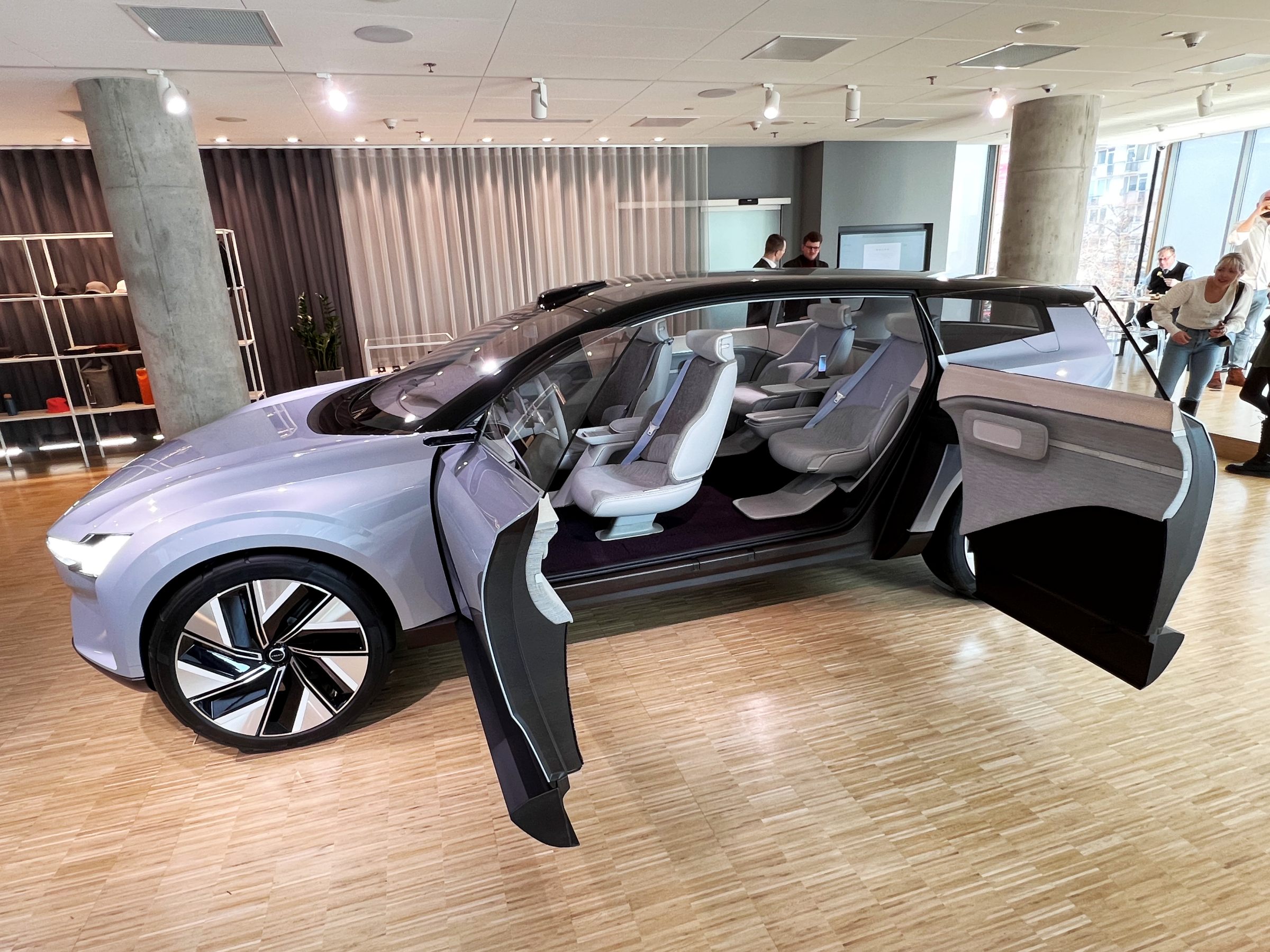 volvo recharge concept 