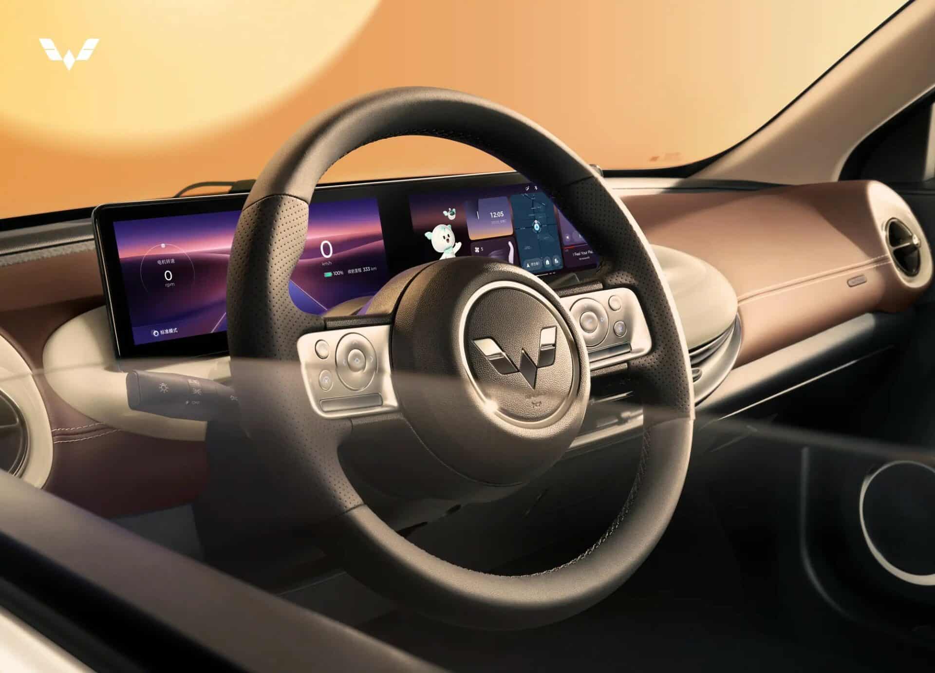 To auto nie ma nawet 4 m długości. Producent wciska do niego łóżko i deskę surfingową