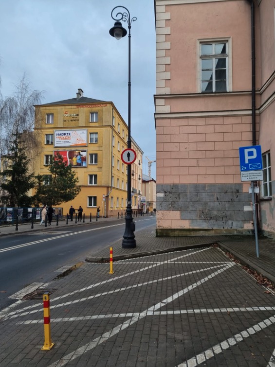 zakaz ruchu pieszych 