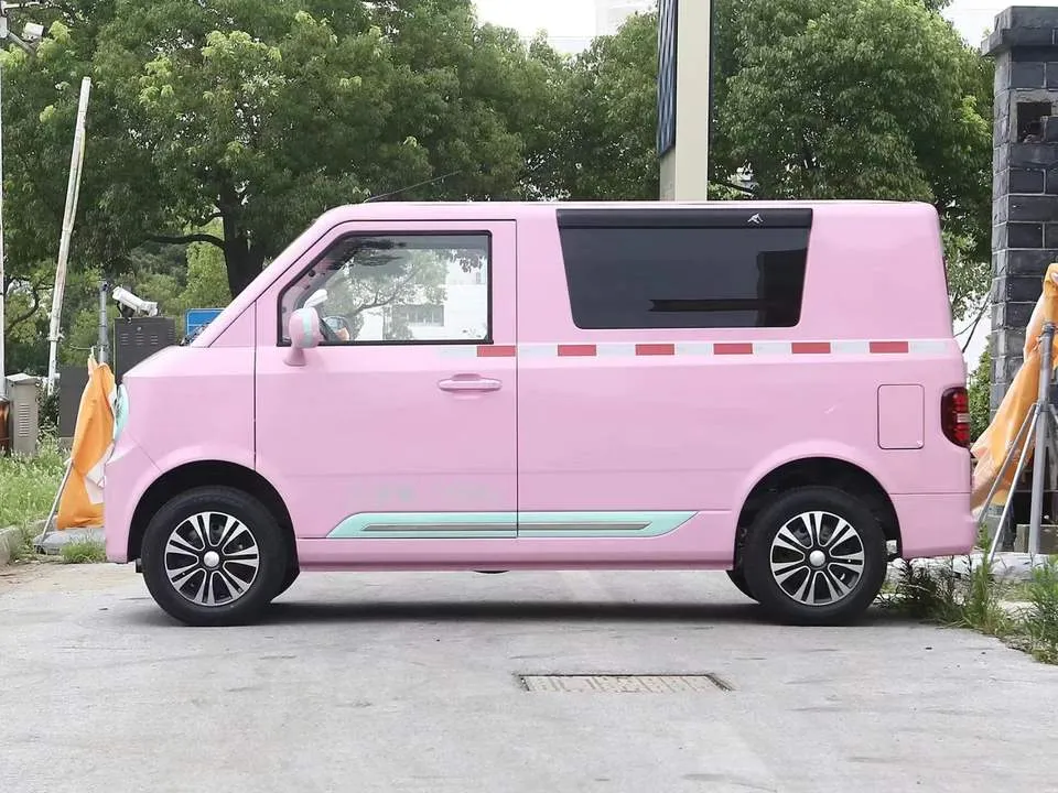 Witaj w Matrixie. Jest mały, różowy i bagażnikiem zawstydzi twojego SUV-a