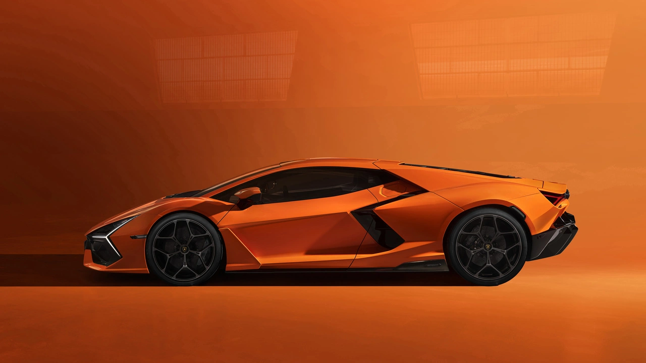 Lamborghini Revuelto 