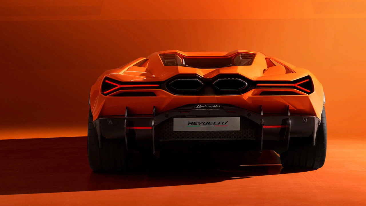 Lamborghini Revuelto 