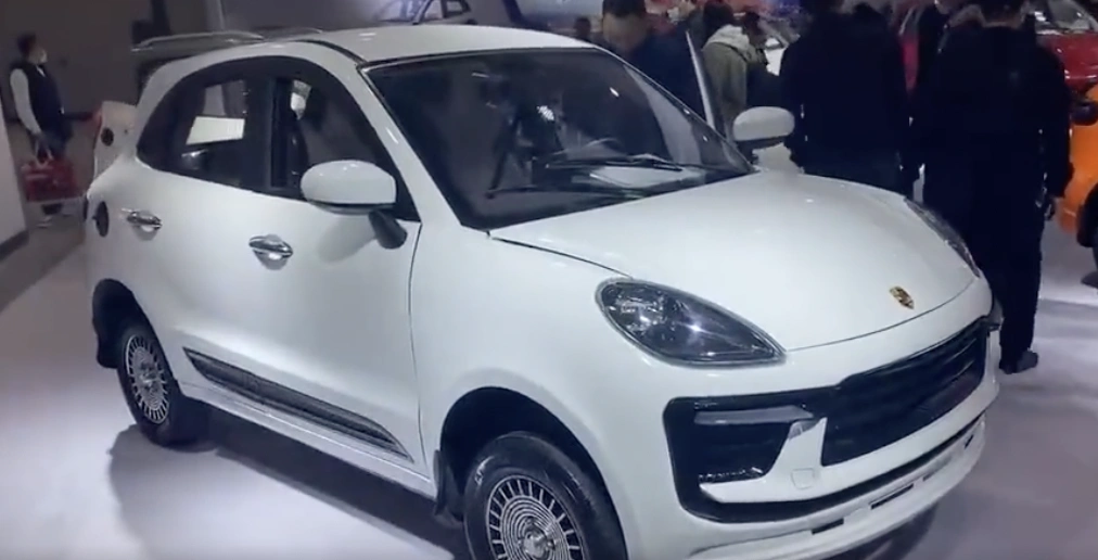 To Porsche możesz kupić za grosze. Ma osła na masce i POWER