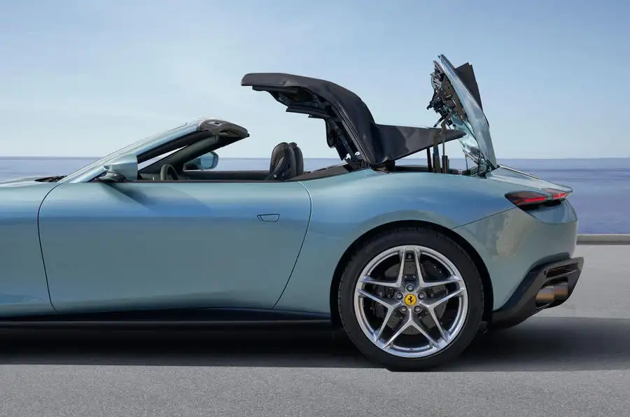 Ferrari Roma Spider 
