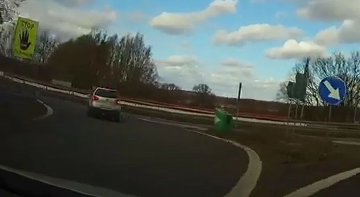 Cud w Radziszewie. Znak „STOP zły kierunek” zadziałał. Ale sprawa i tak trafia na policję