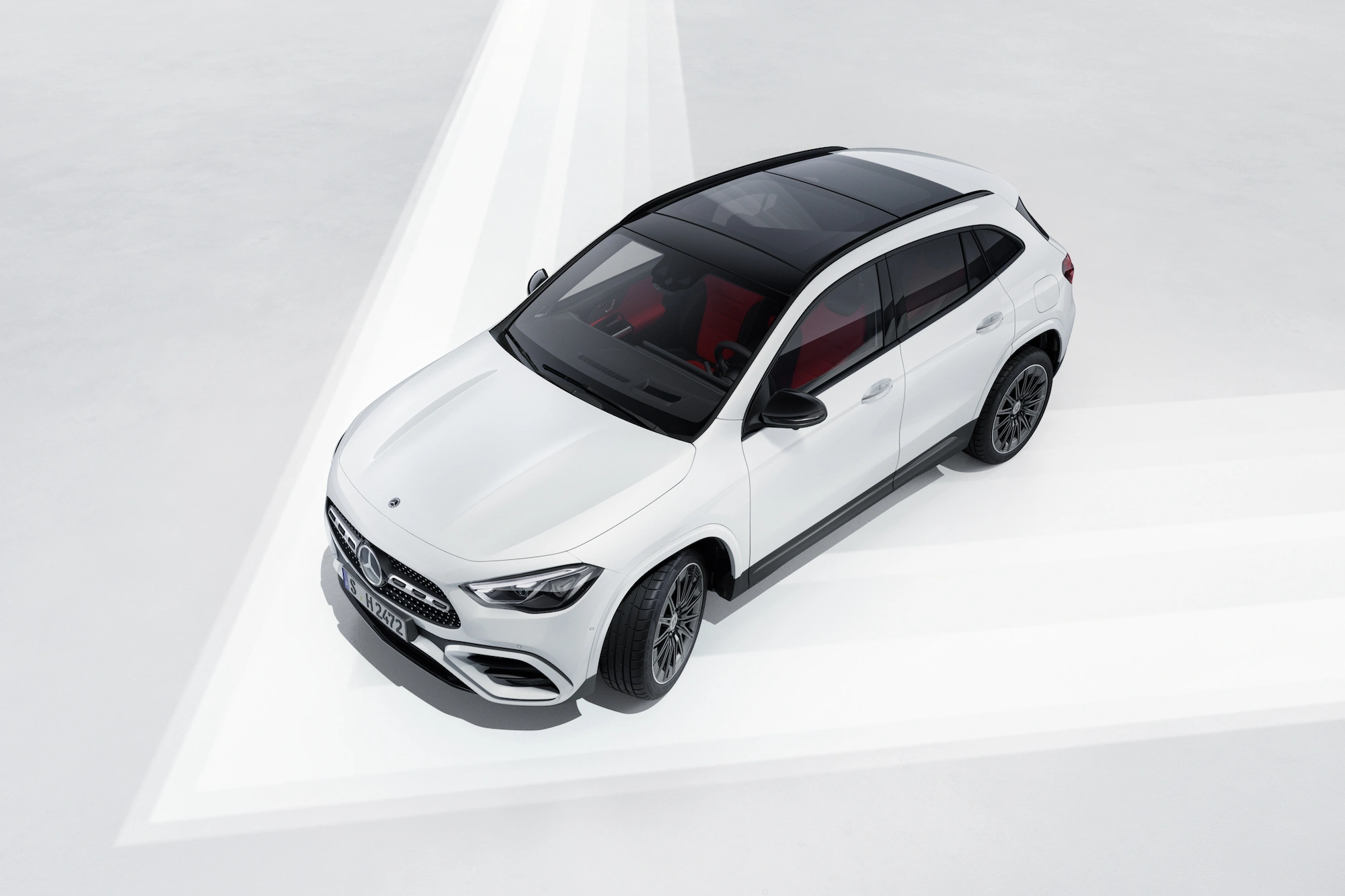 Oto nowy Mercedes GLA i GLB. Teraz będą szybciej ładować