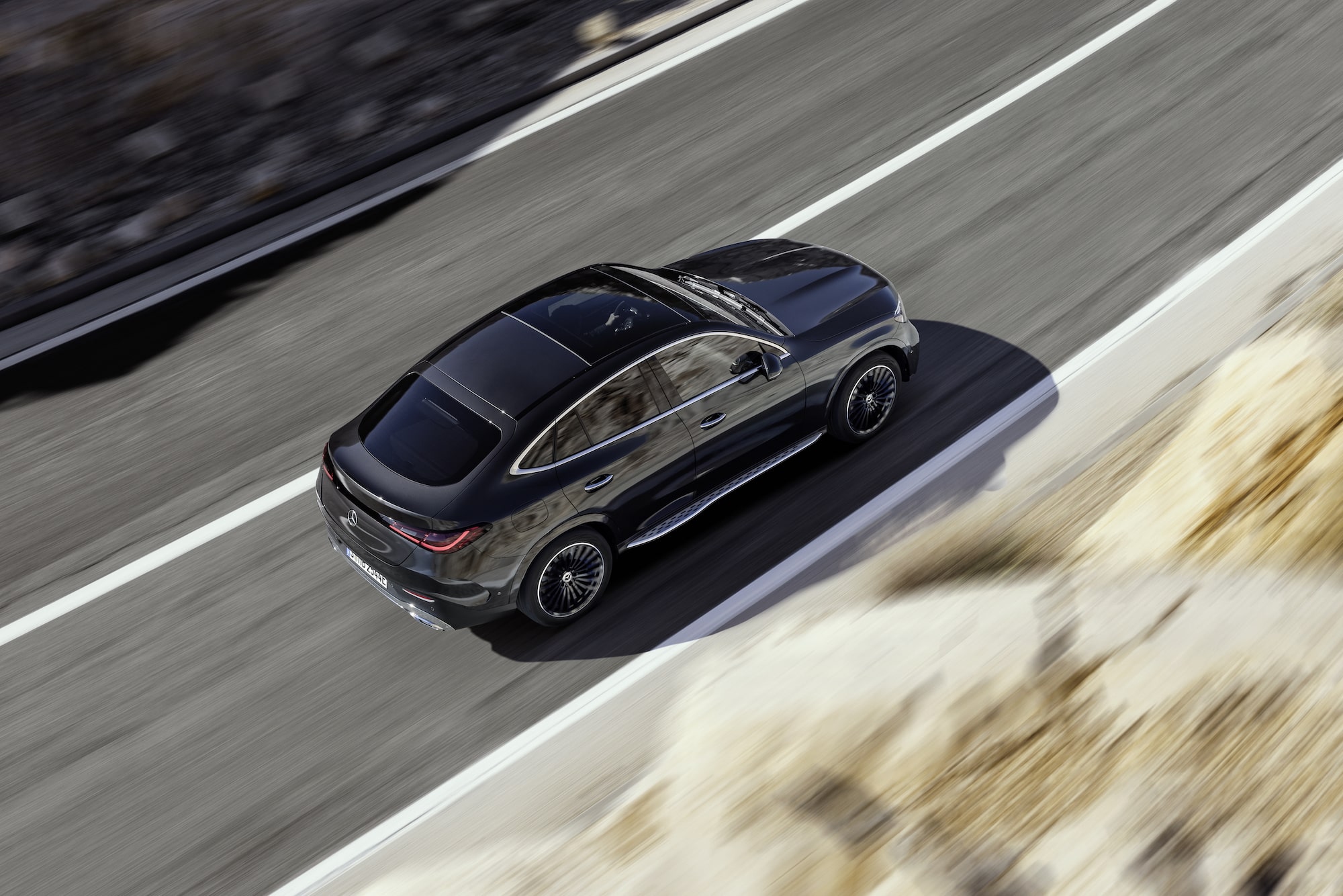 Oto nowy Mercedes GLC Coupe. Chodniki przed szkołami drżą i falują z niepokoju