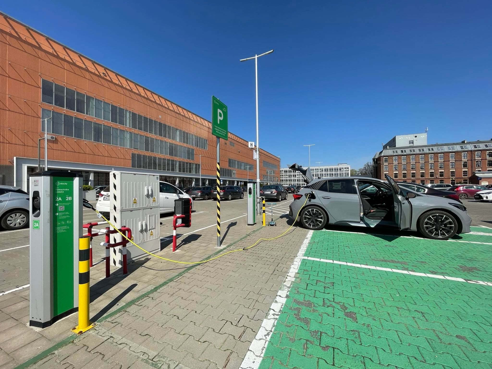 ładowarki do samochodów elektrycznych płatność kartą