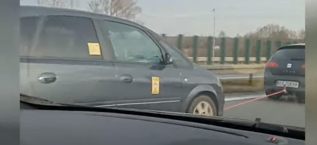 holowanie na autostradzie