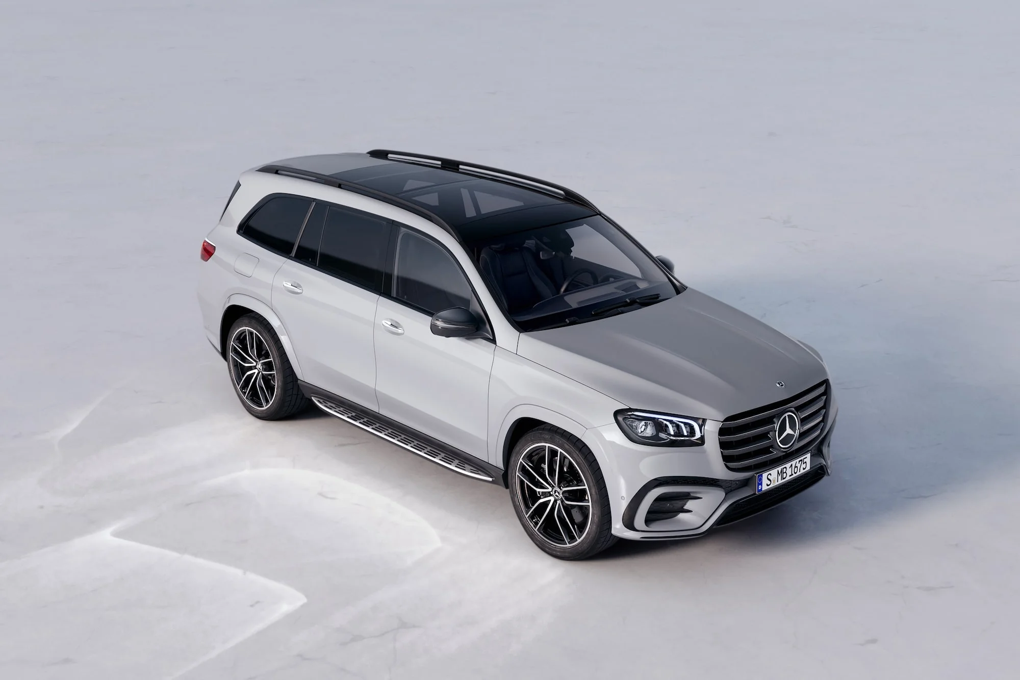 Nowy Mercedes GLS. Klienci chyba marudzili na niedobór luksusu, bo teraz ma więcej z Maybacha