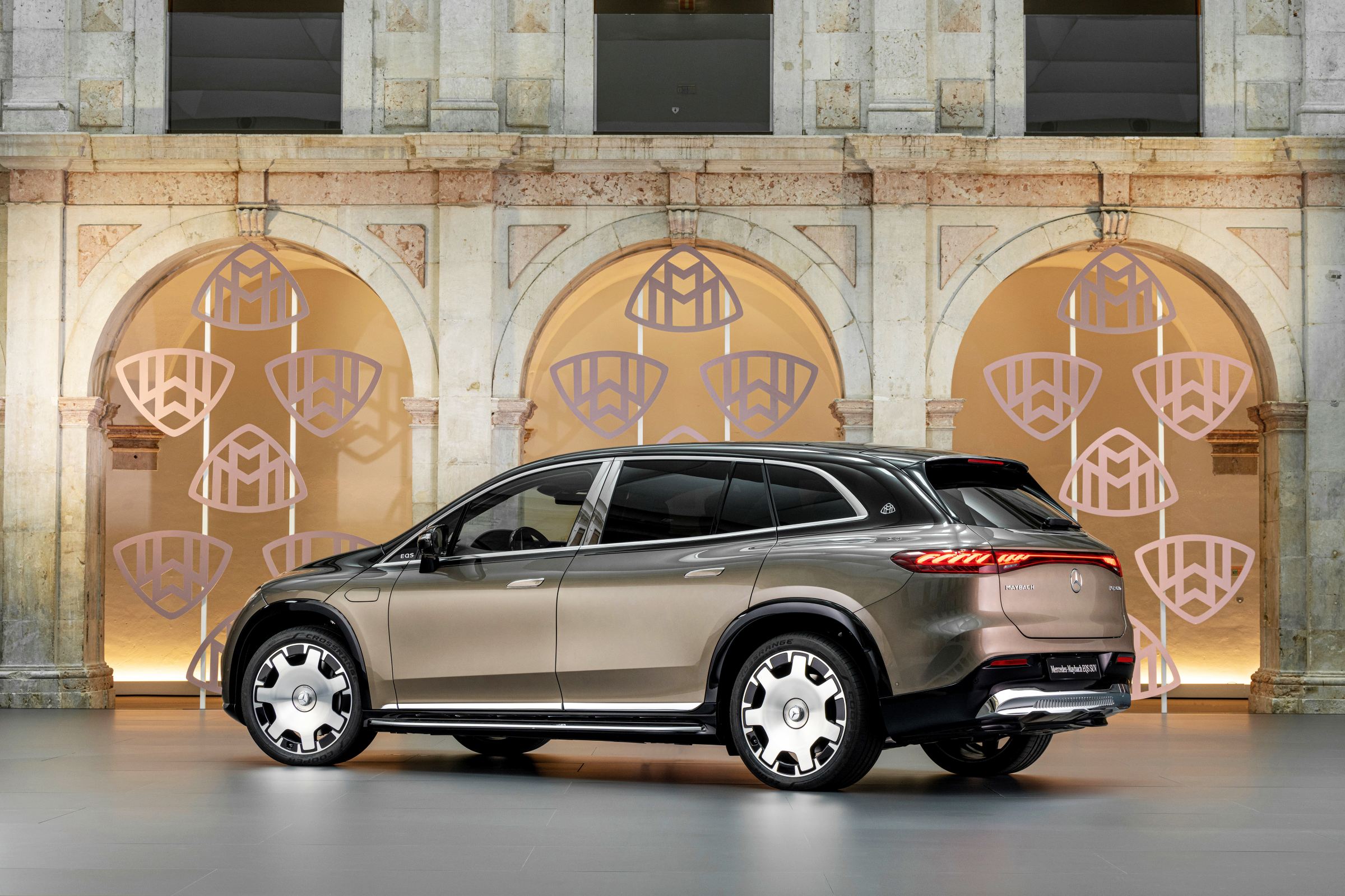 mercedes maybach eqs suv 