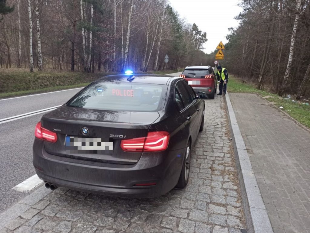 ostrzegać innych przed kontrolą prędkości 
