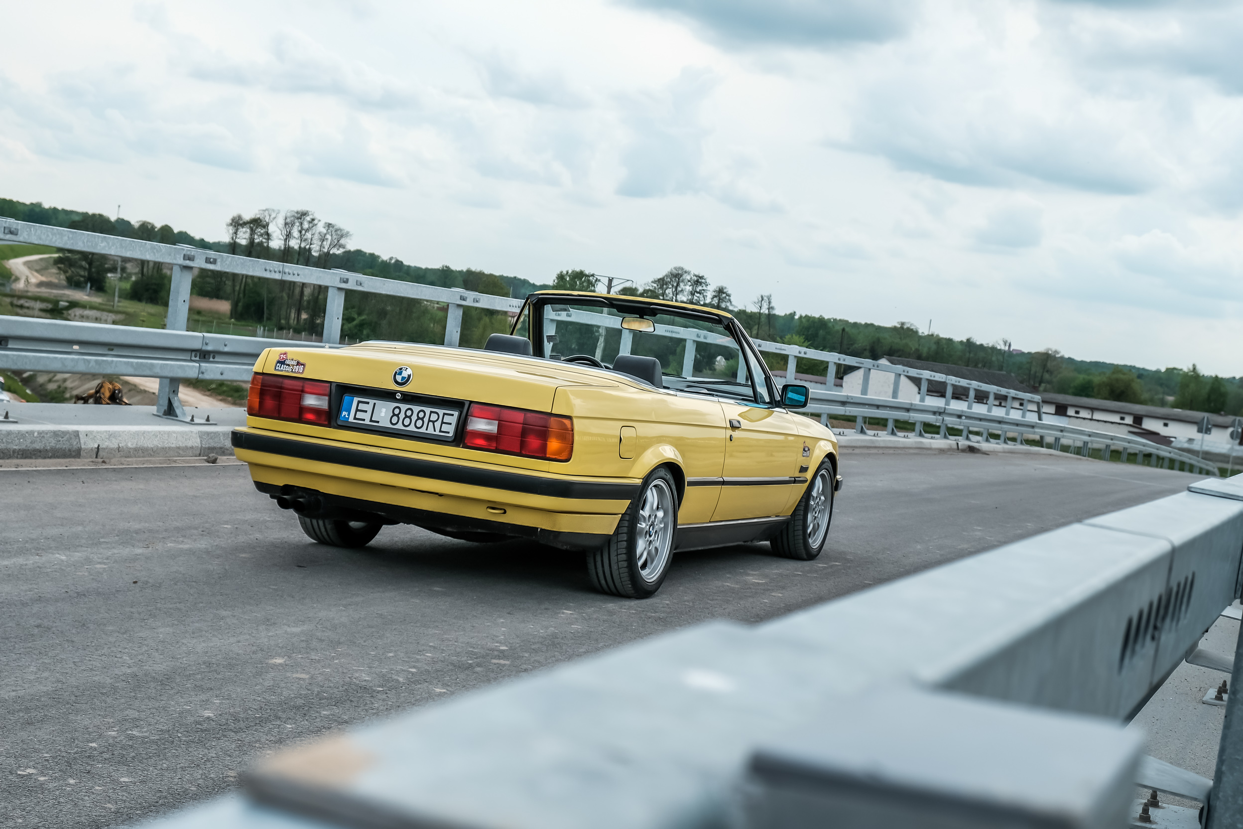BMW E30 kabriolet Dakargelb
