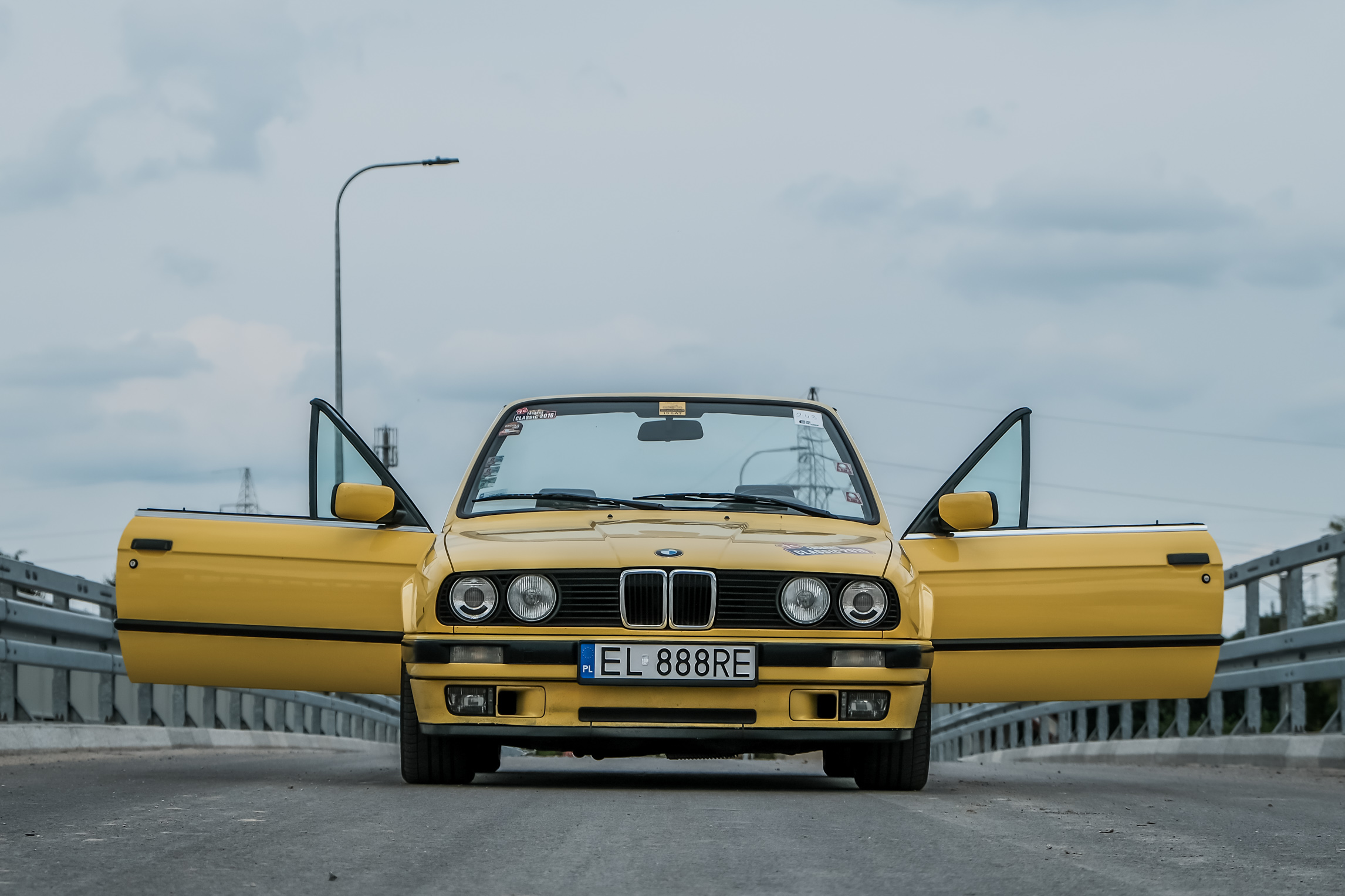BMW E30 kabriolet Dakargelb