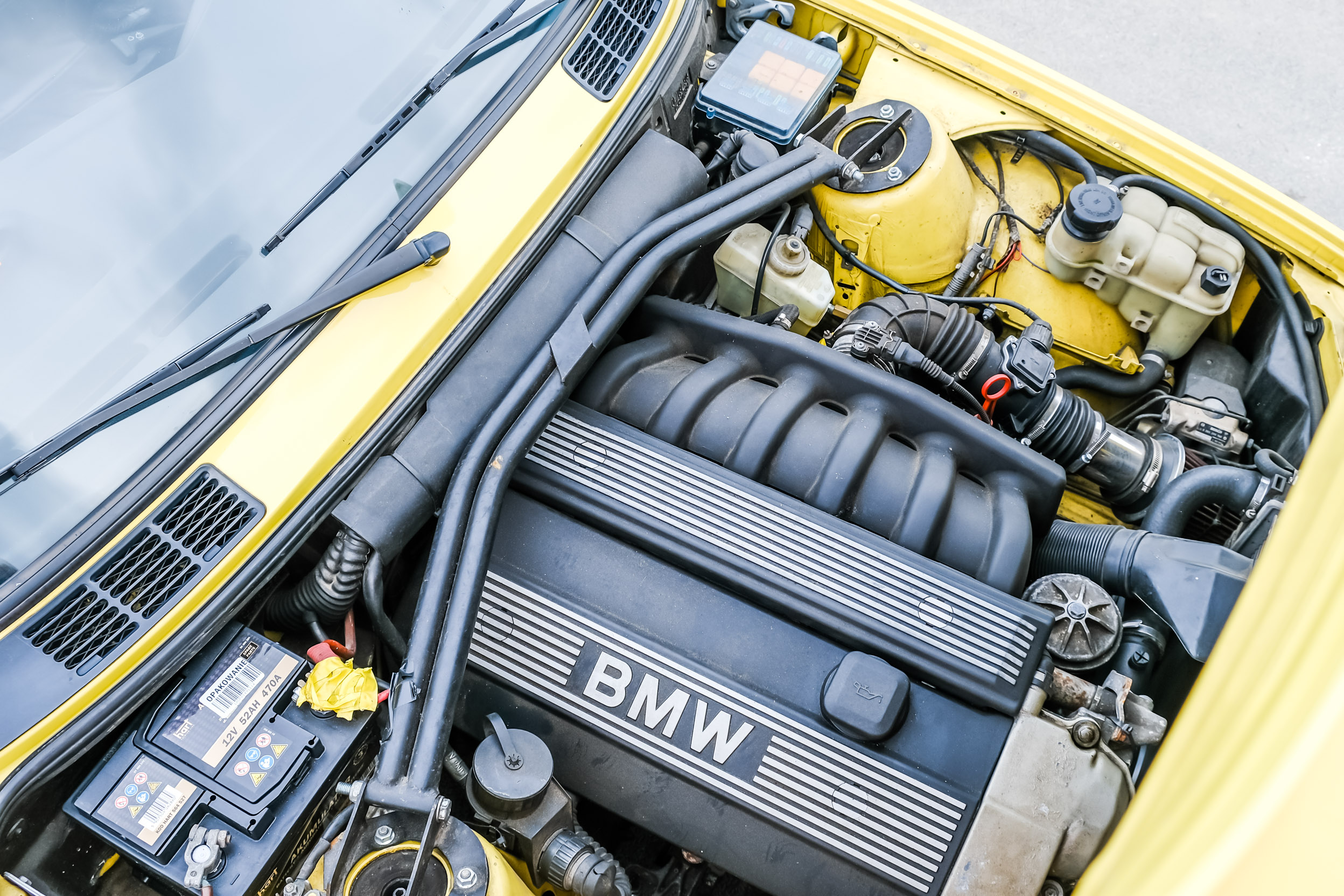BMW E30 kabriolet Dakargelb