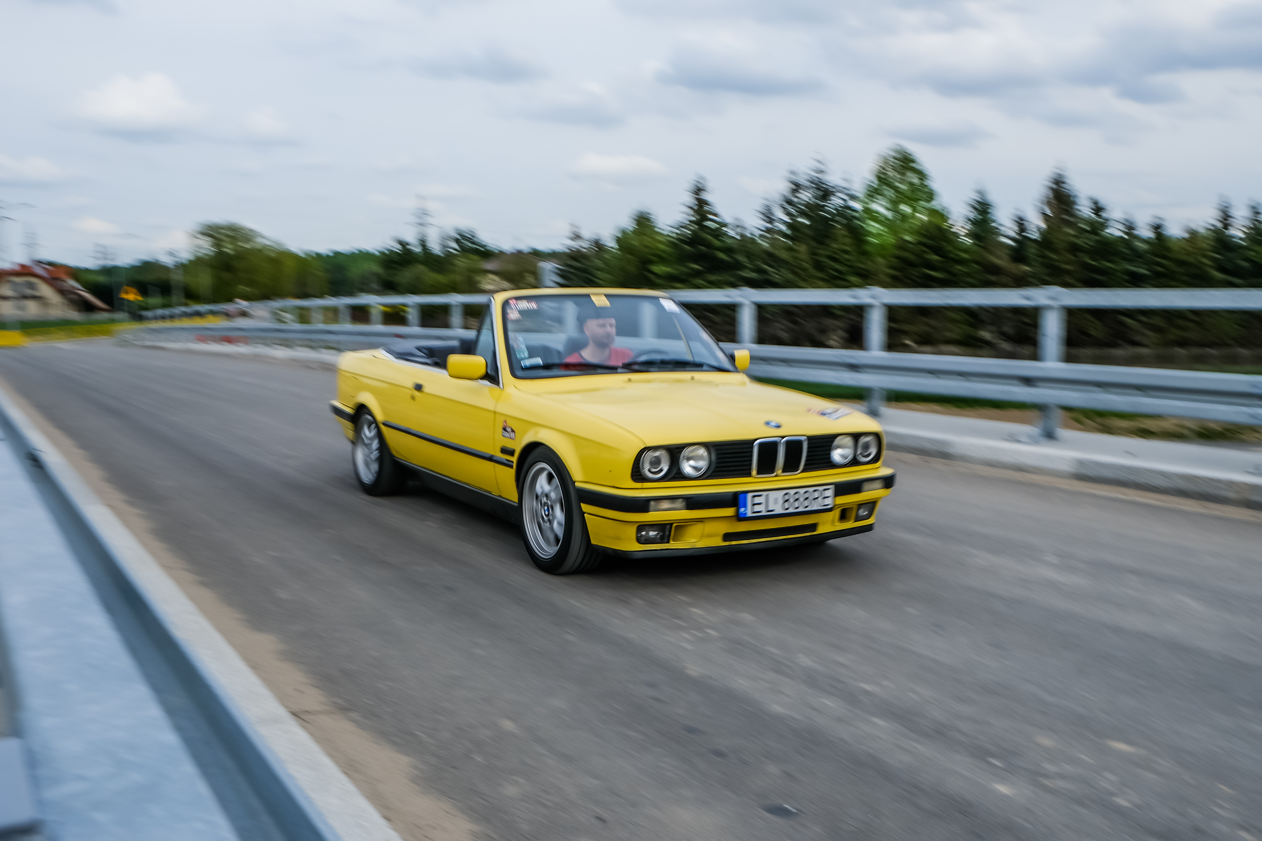 BMW E30 kabriolet Dakargelb