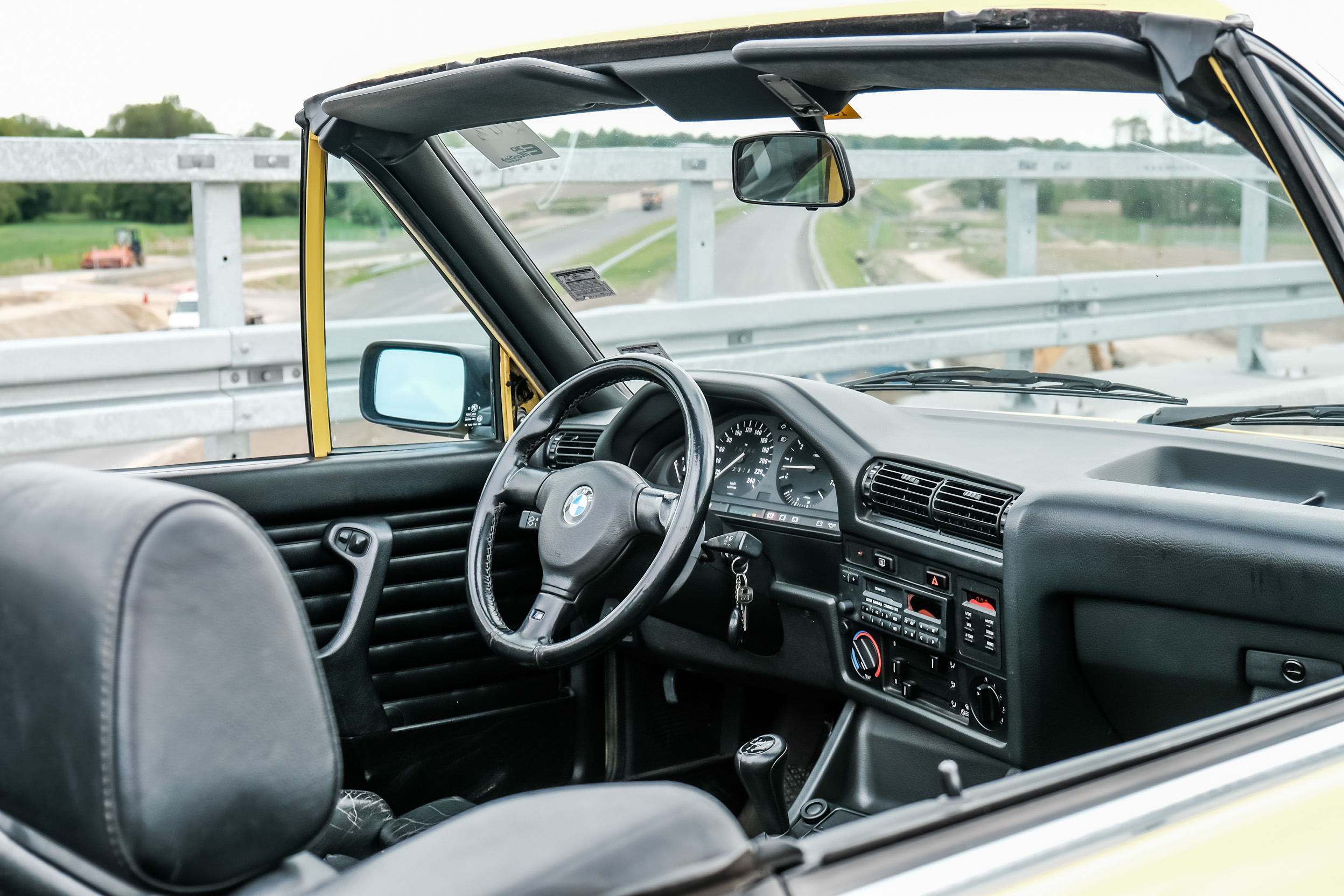 BMW E30 kabriolet Dakargelb