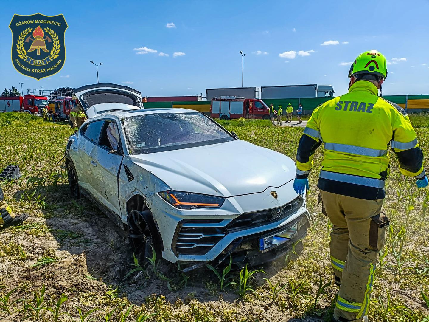 lamborghini urus w polu