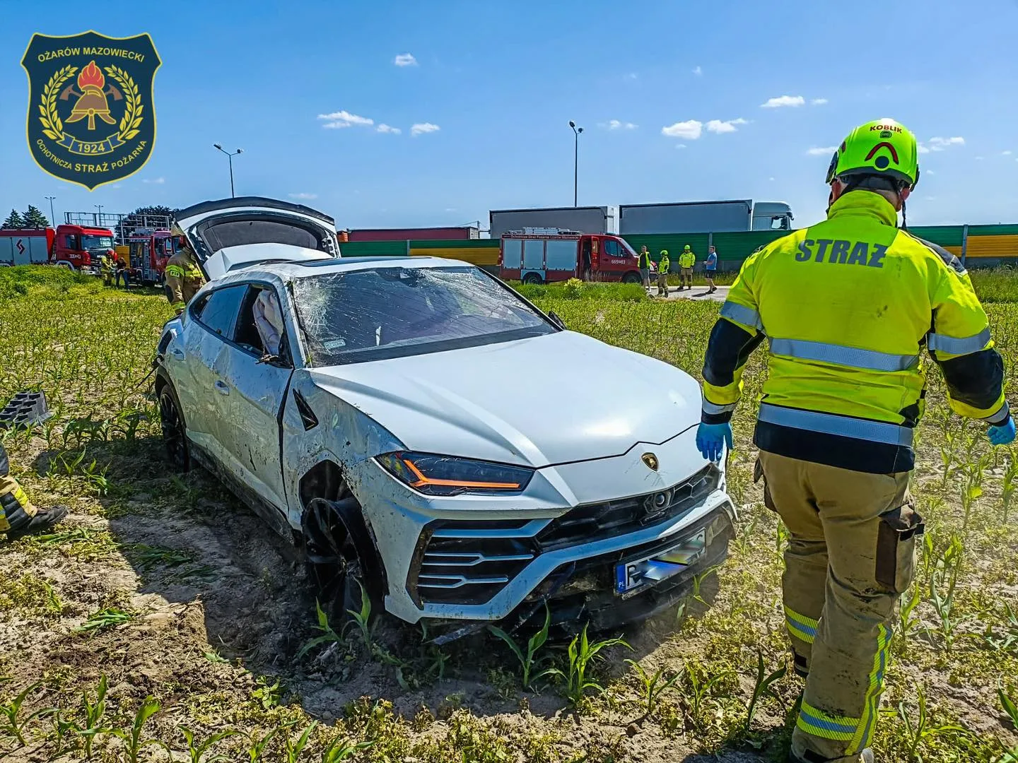 lamborghini urus w polu