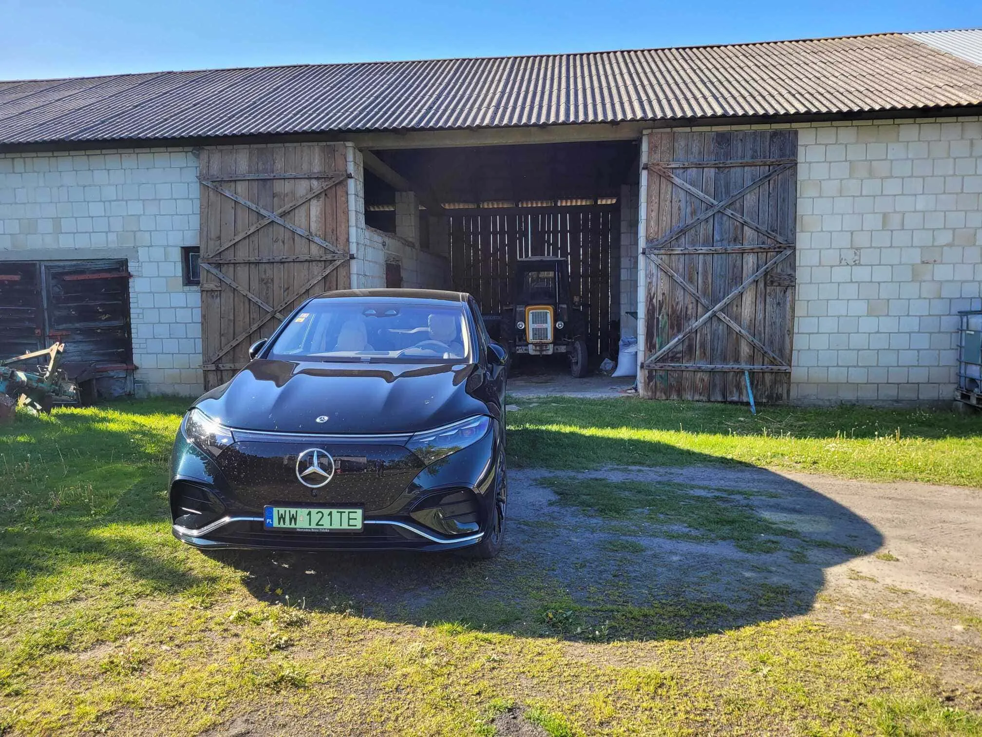ładowałem elektrycznego mercedesa w stodole