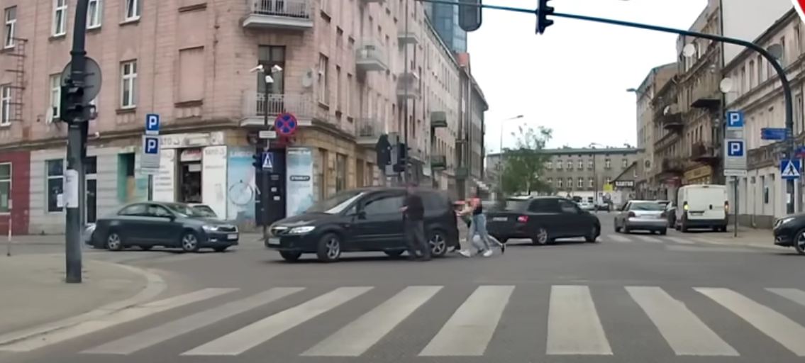 zepchnięcie zepsutego auta