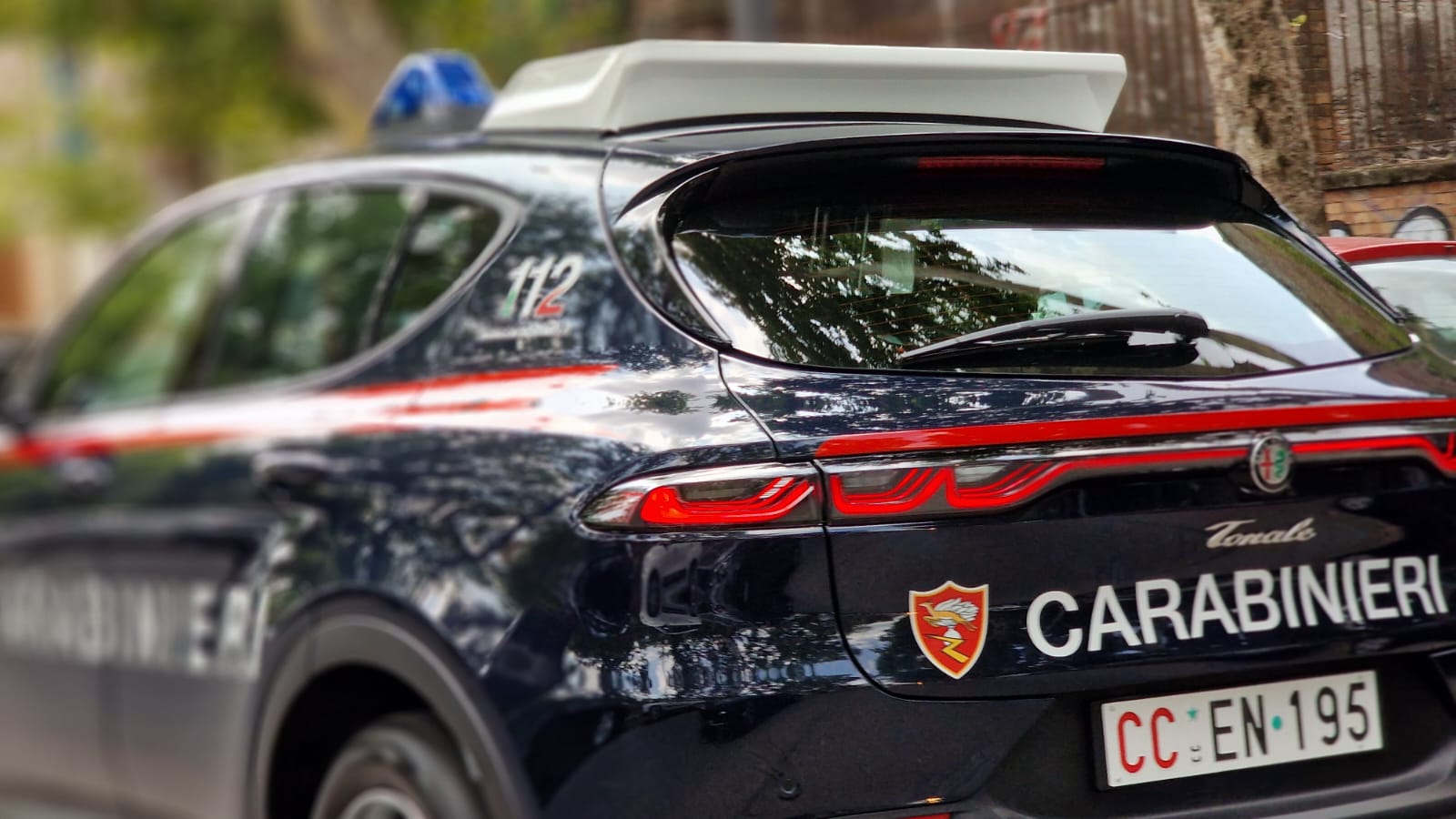 Carabinieri chwalą się nowymi autami. Najważniejsze, że są równie modne co ich uniformy