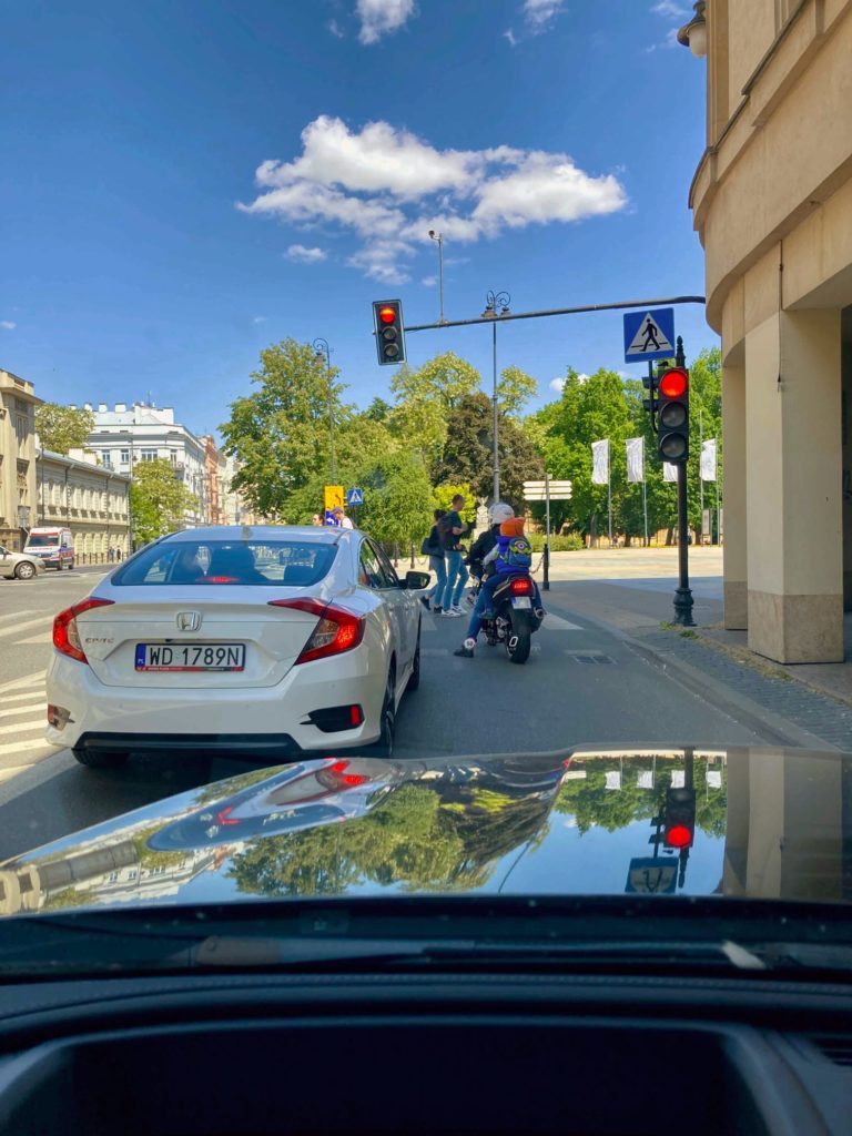 małe dziecko na motocyklu 