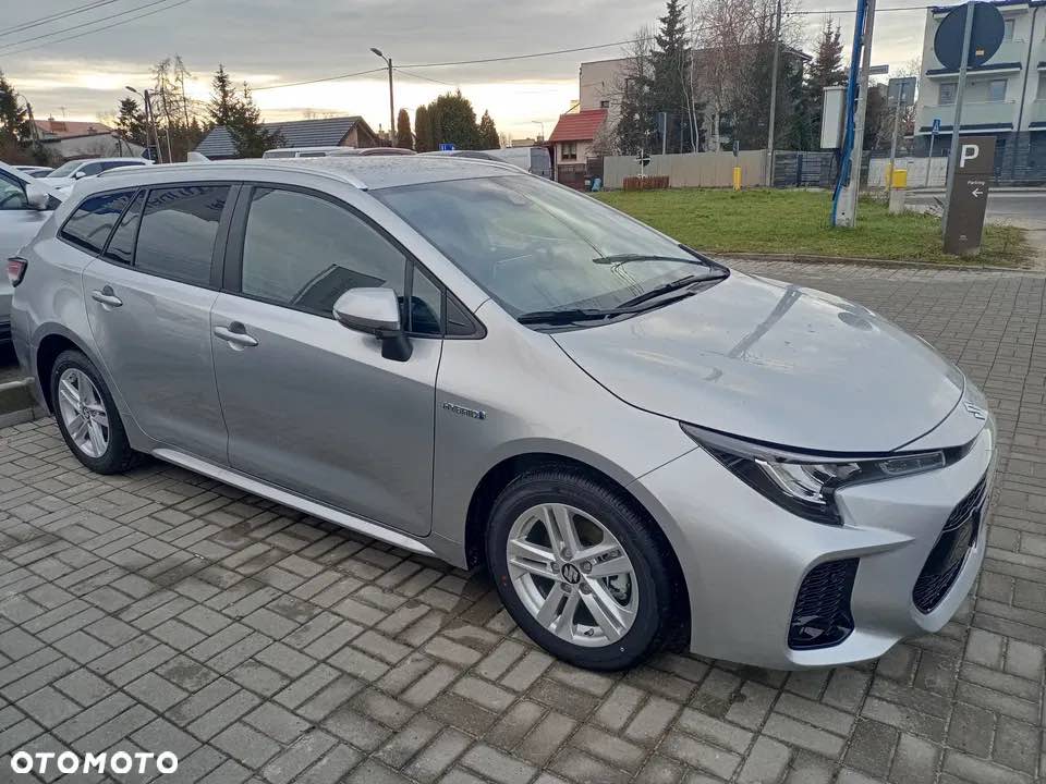 najtańszy samochód hybrydowy 