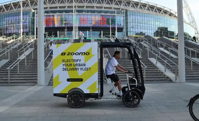 Oto elektryczny, dostawczy van, ale trzeba pedałować. Ktoś tu próbuje zrobić nas w e-konia