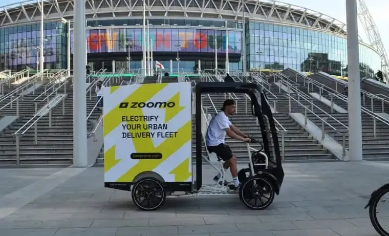 Oto elektryczny, dostawczy van, ale trzeba pedałować. Ktoś tu próbuje zrobić nas w e-konia