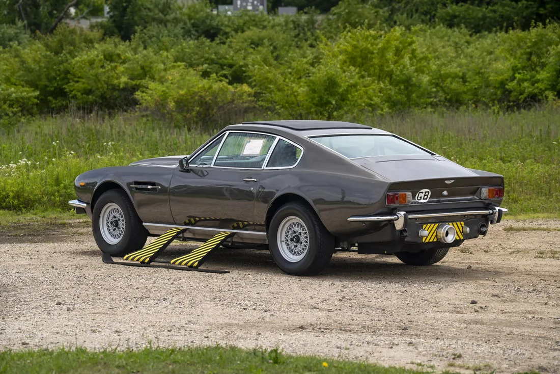 Aston Martin Jamesa Bonda 