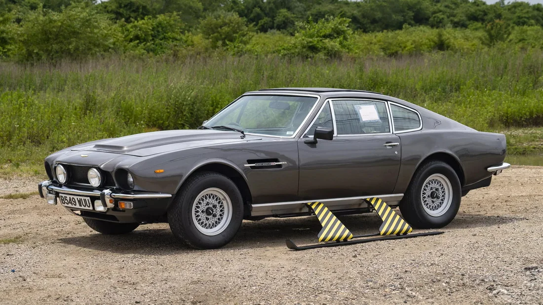 Aston Martin Jamesa Bonda 