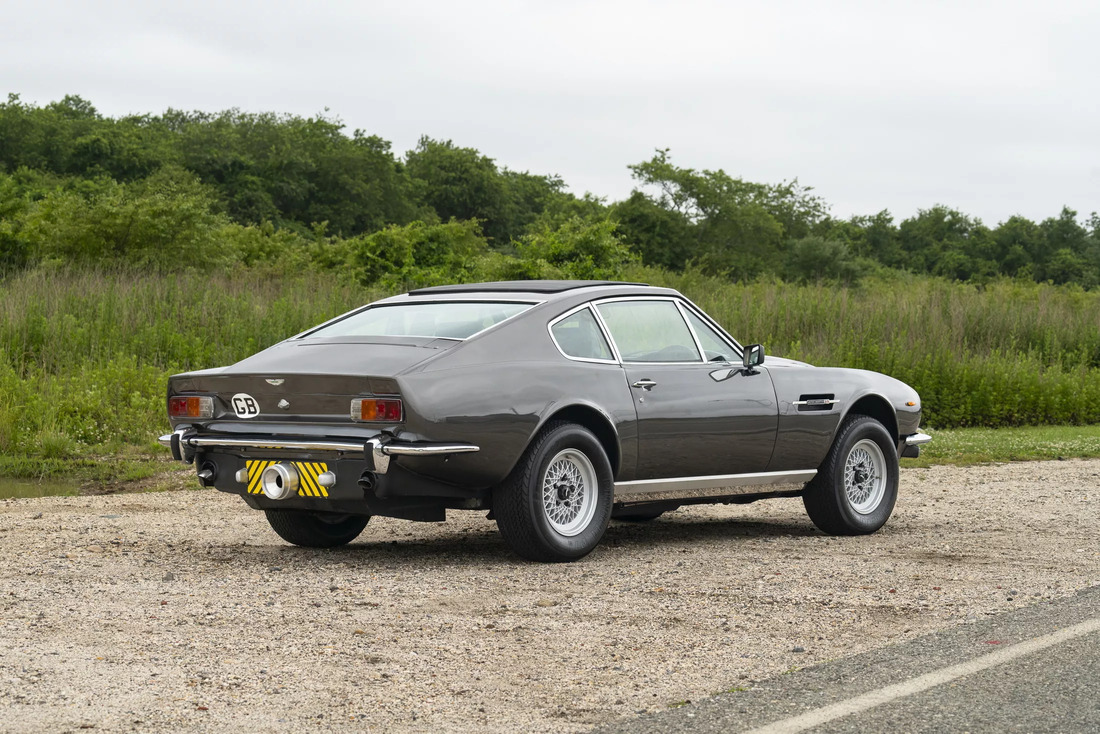 Aston Martin Jamesa Bonda