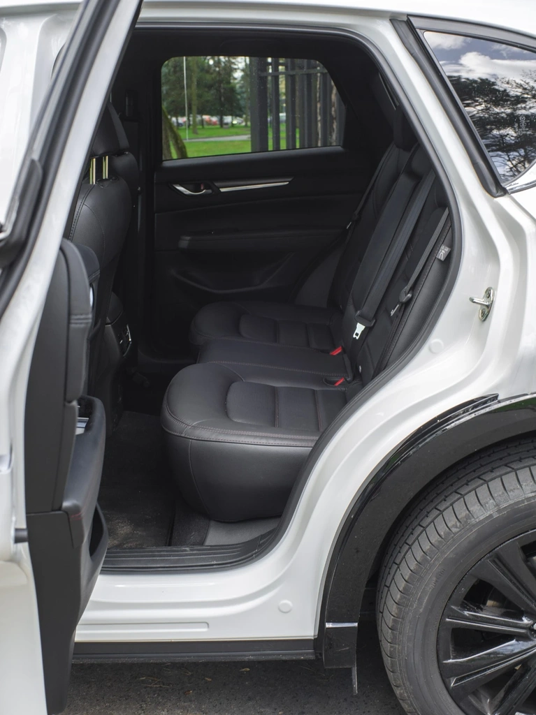 Mazda CX-5 2.5 miejsce z tyłu