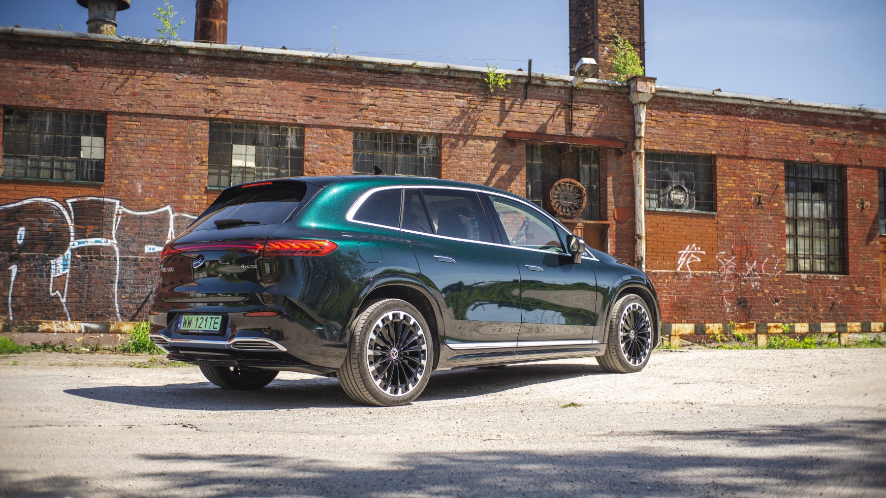 miejsca parkingowe suv-y