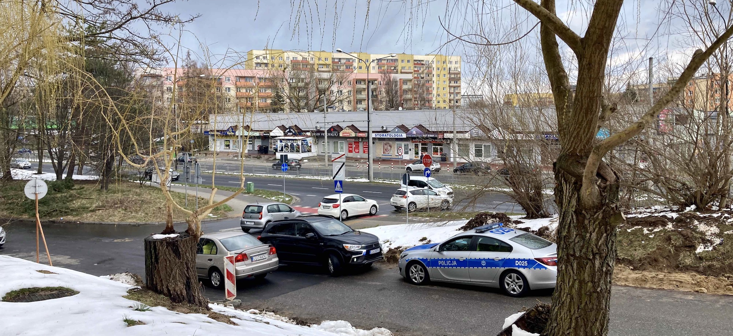 Widuję policję za takimi krzakami, że zaraz wyrosną im liście. A miało być lepiej