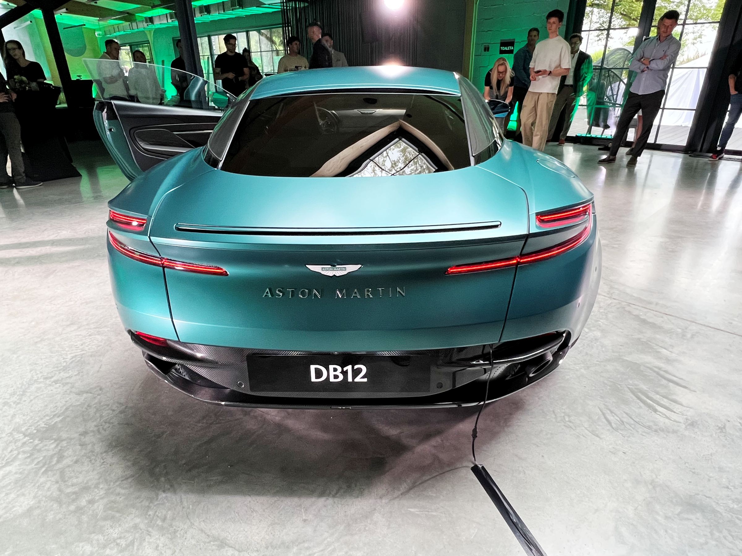 aston martin db12 