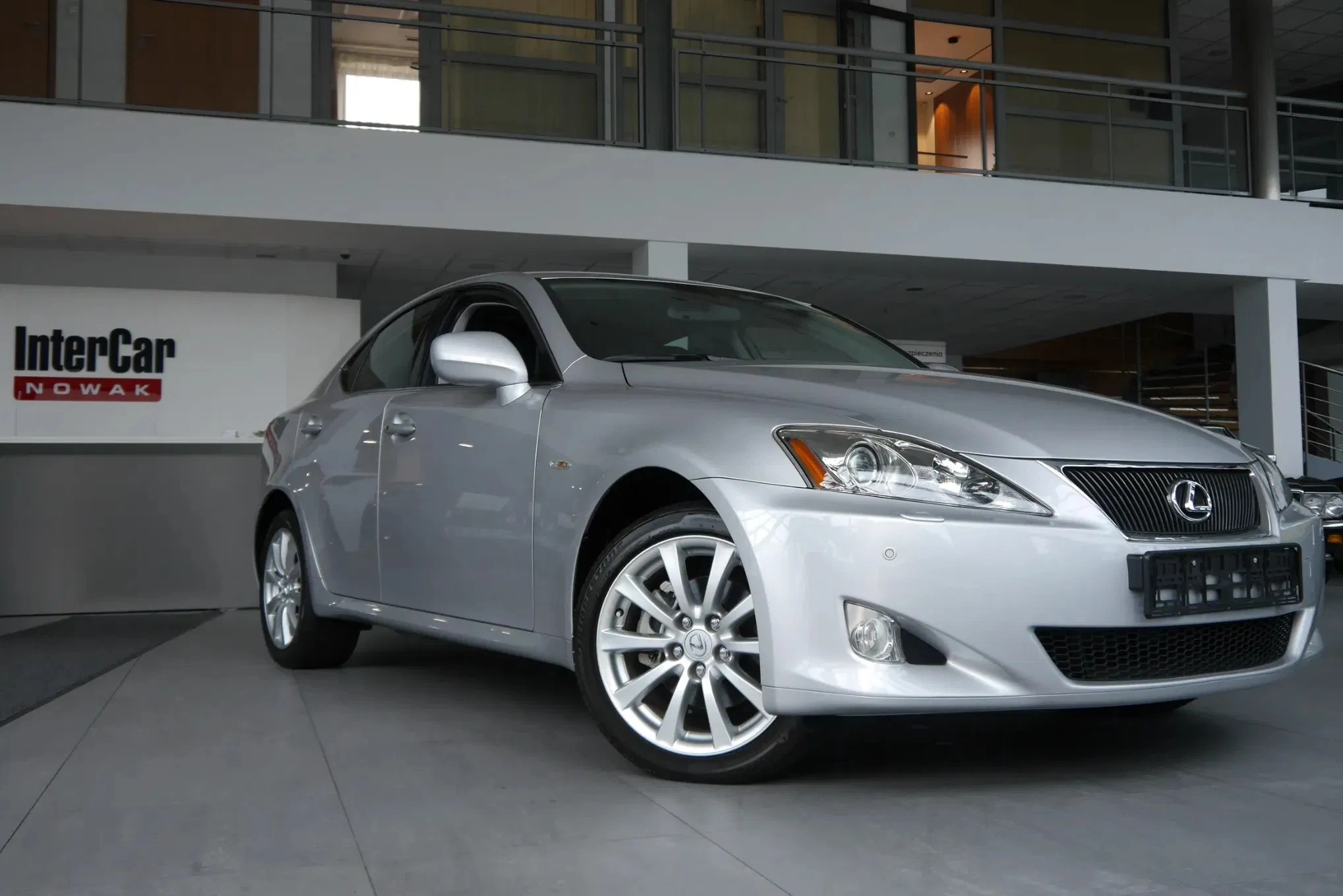 fabrycznie nowy lexus is