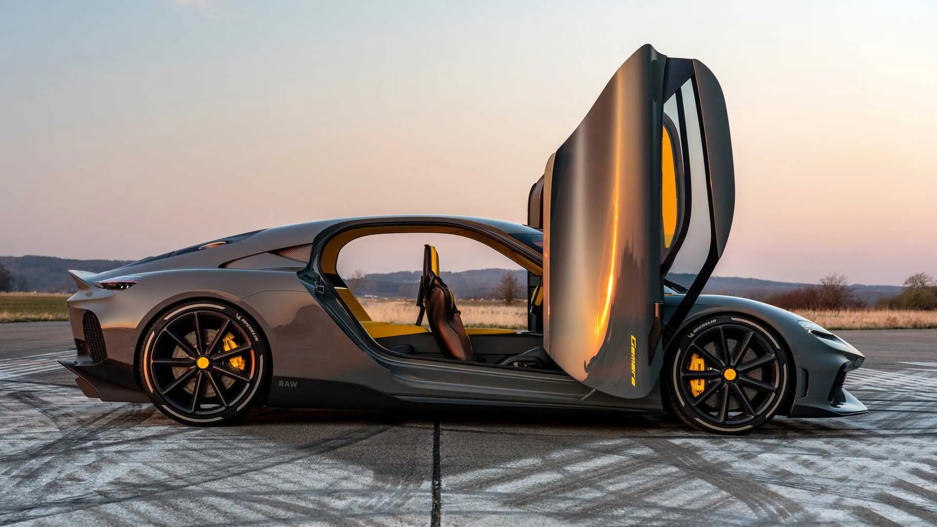 koenigsegg gemera v8
