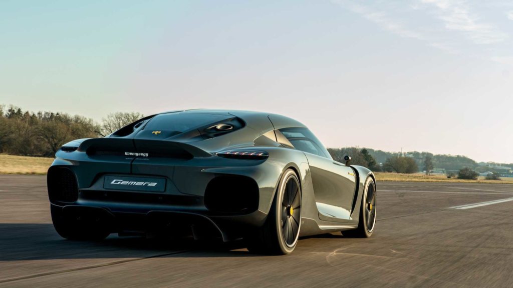 Tył przypomina mi Ferrari Romę.