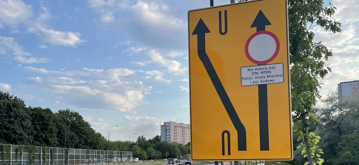 Kierowcy nagminnie ignorują ważny znak. To dlatego, że jest zupełnie nieważny