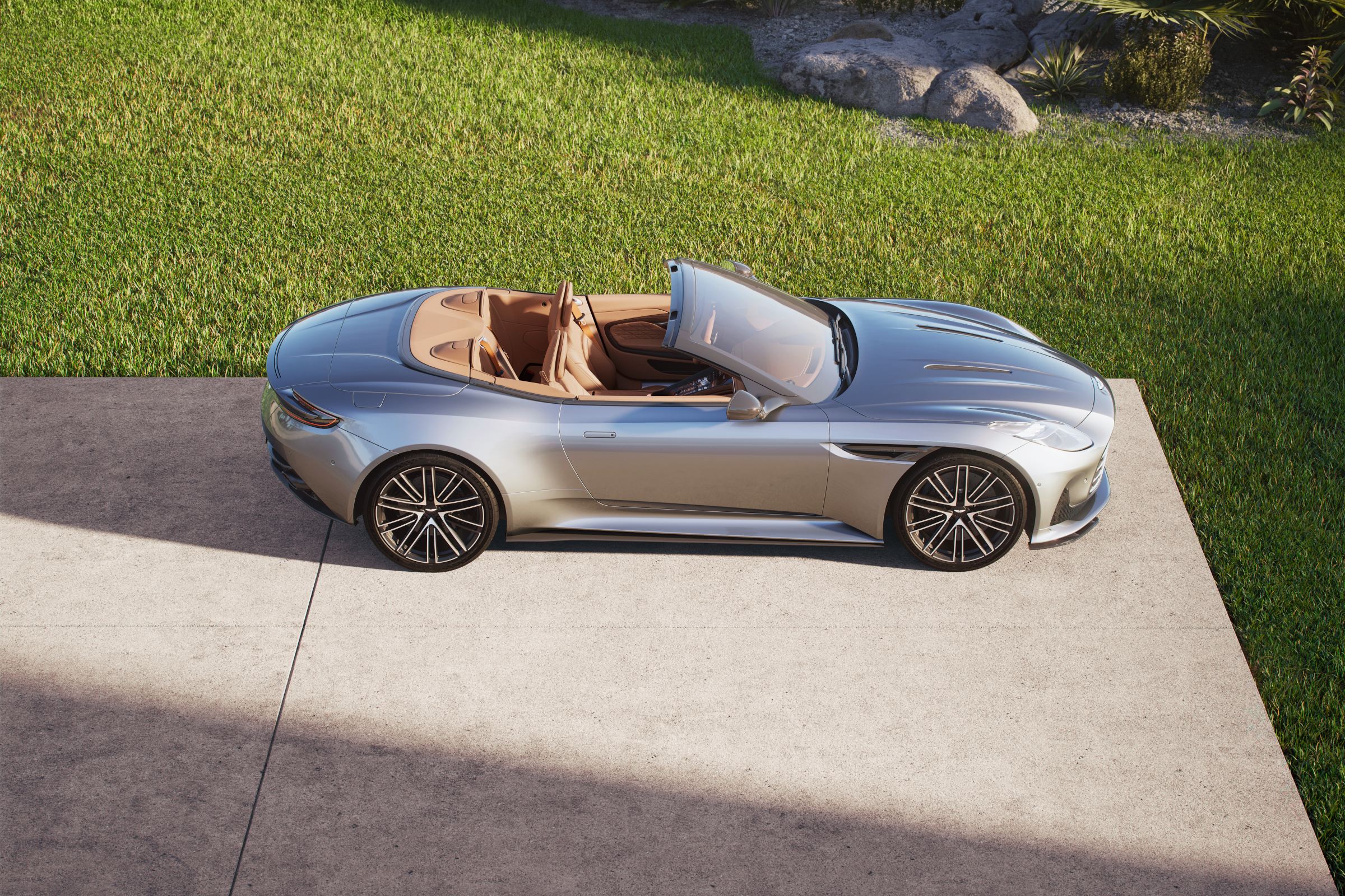 aston martin db12 volante 