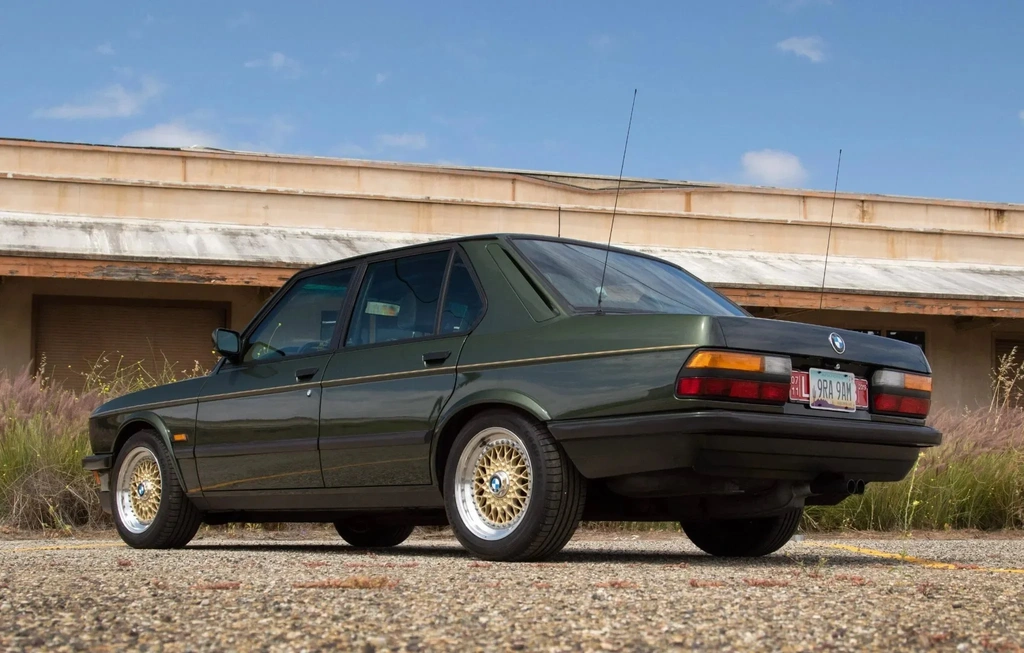 BMW M5 E28