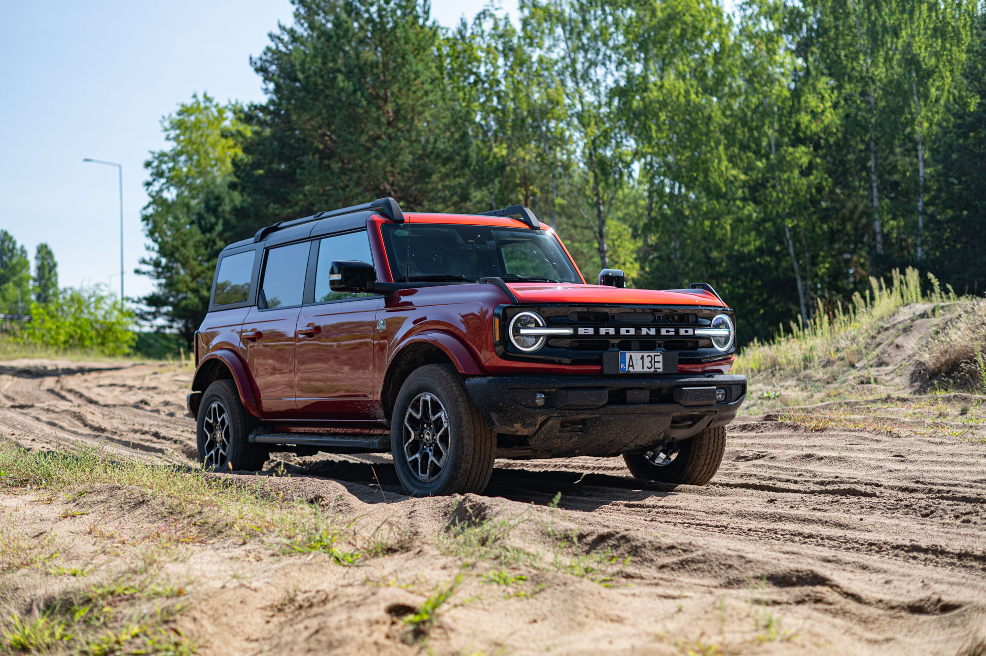 ford bronco w terenie 