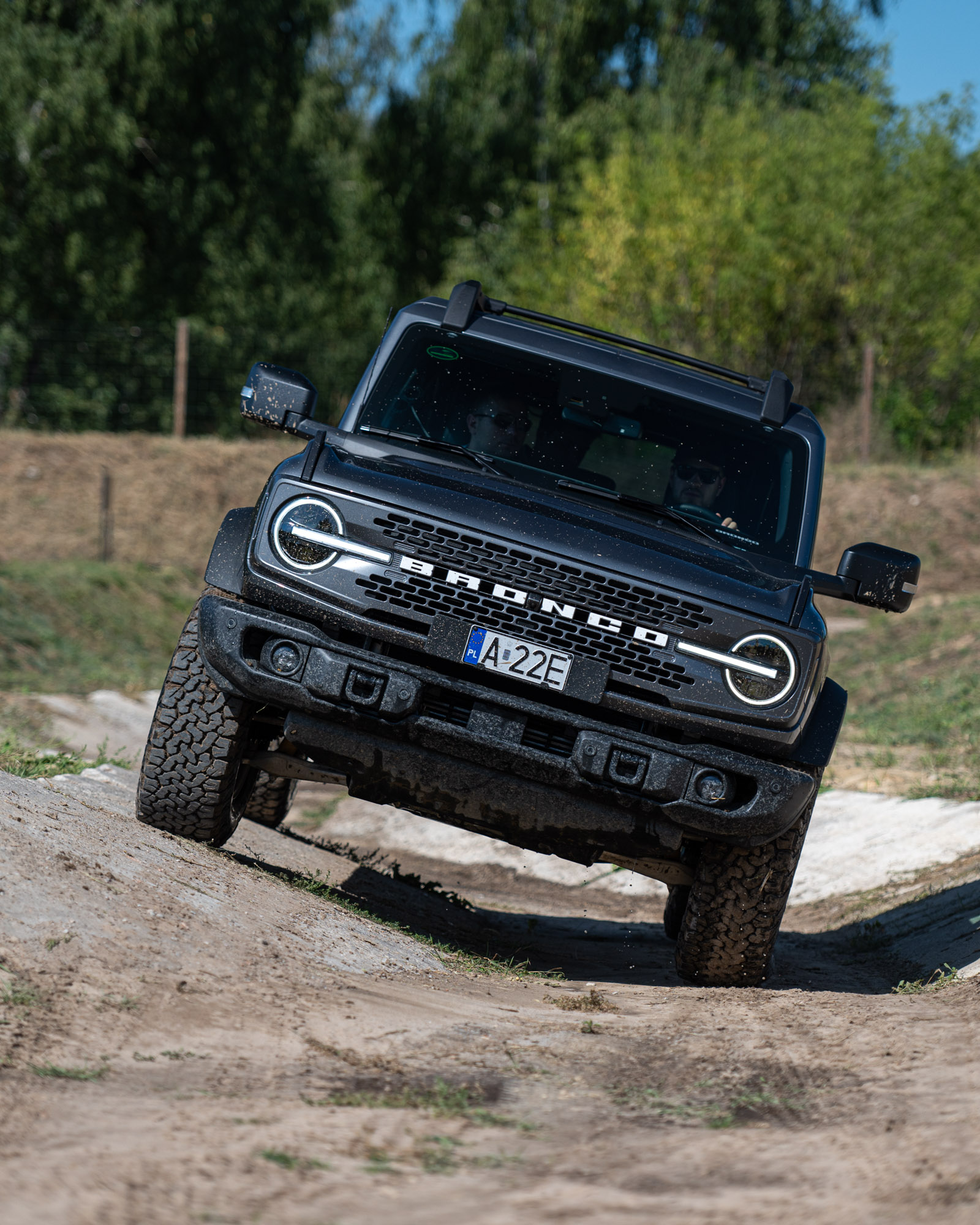 ford bronco w terenie 