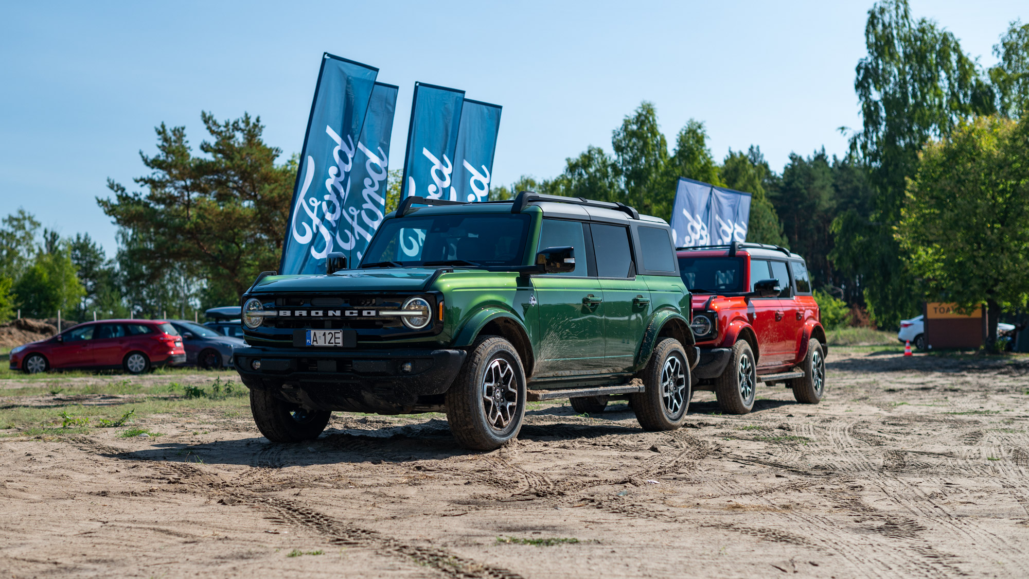 ford bronco w terenie 