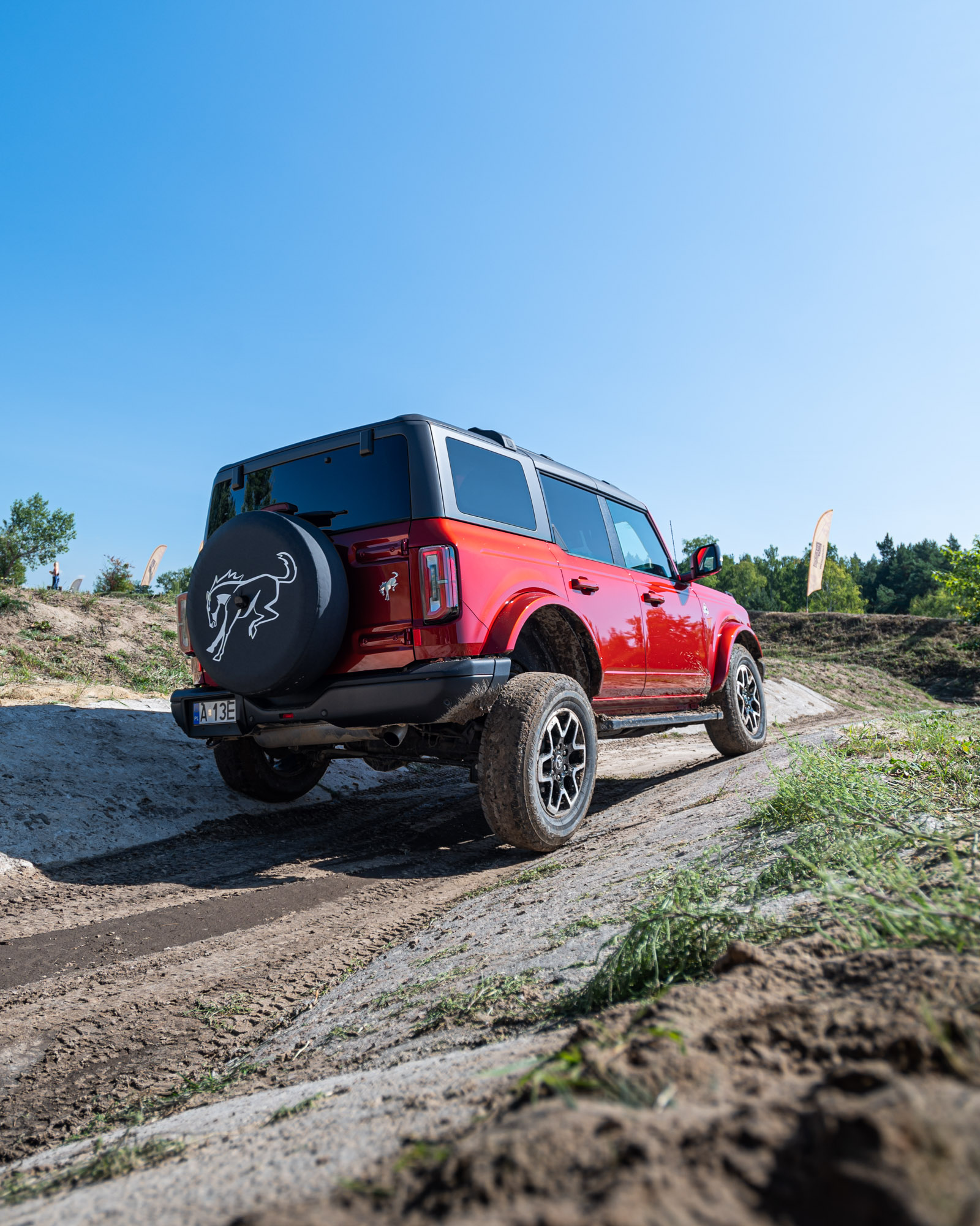 ford bronco w terenie 