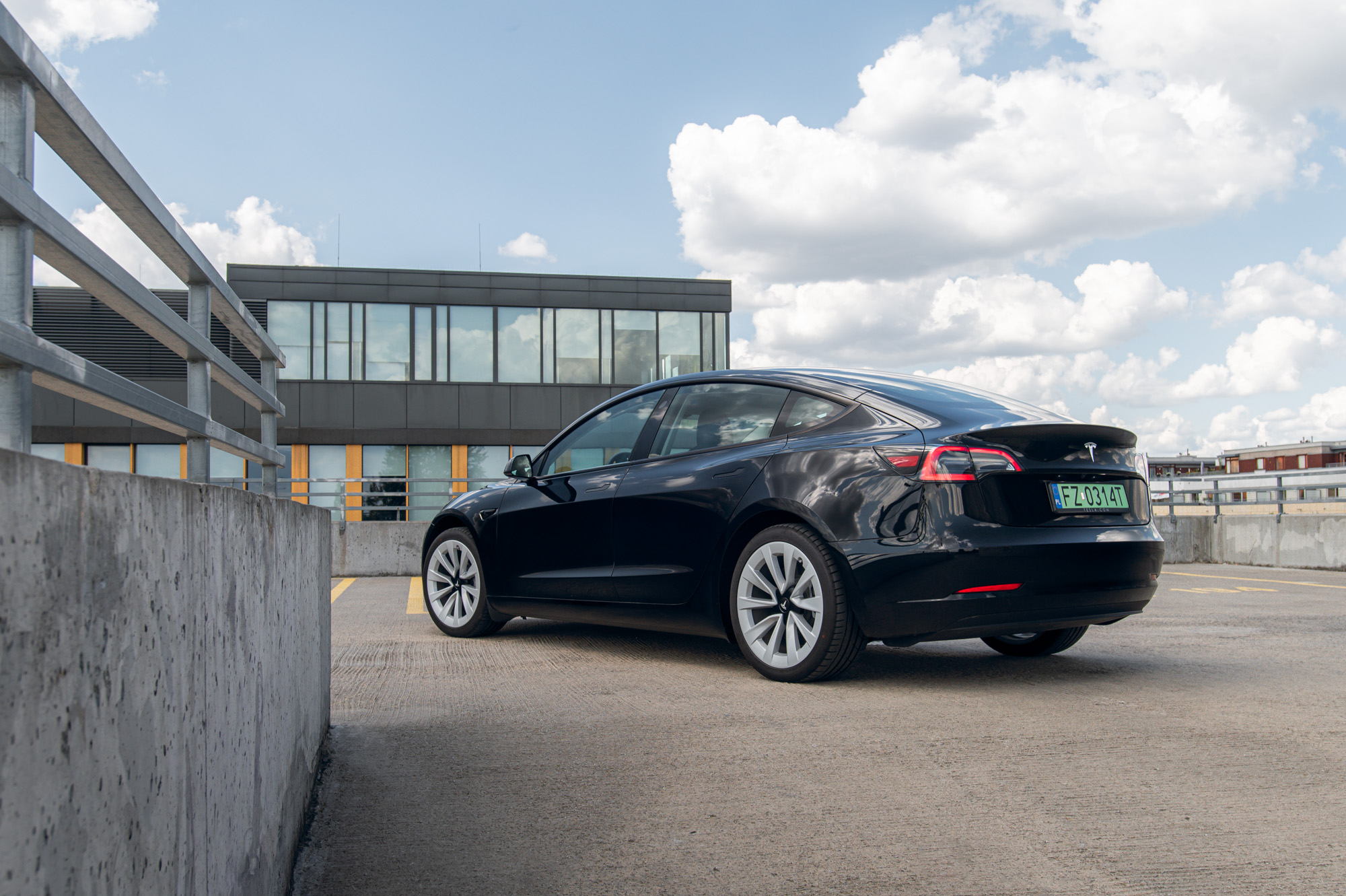 tesla model 3 rwd 