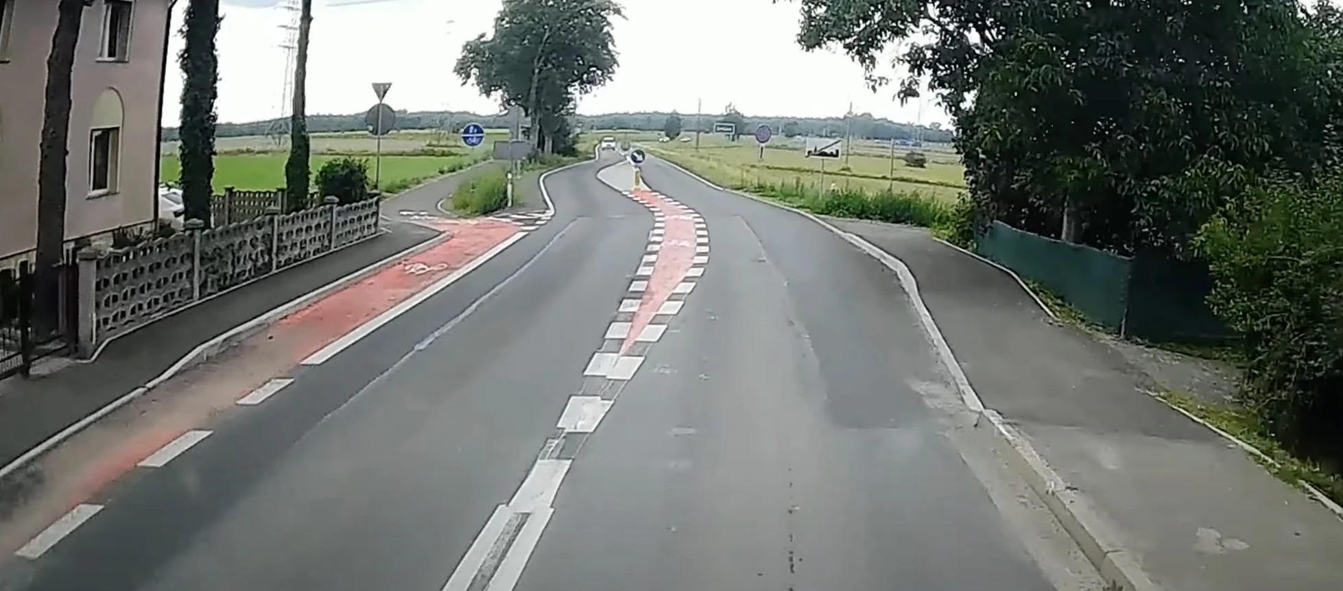 Zbudowali pułapkę na jadących przepisowo rowerzystów. Musisz tu skręcić, ale nie możesz